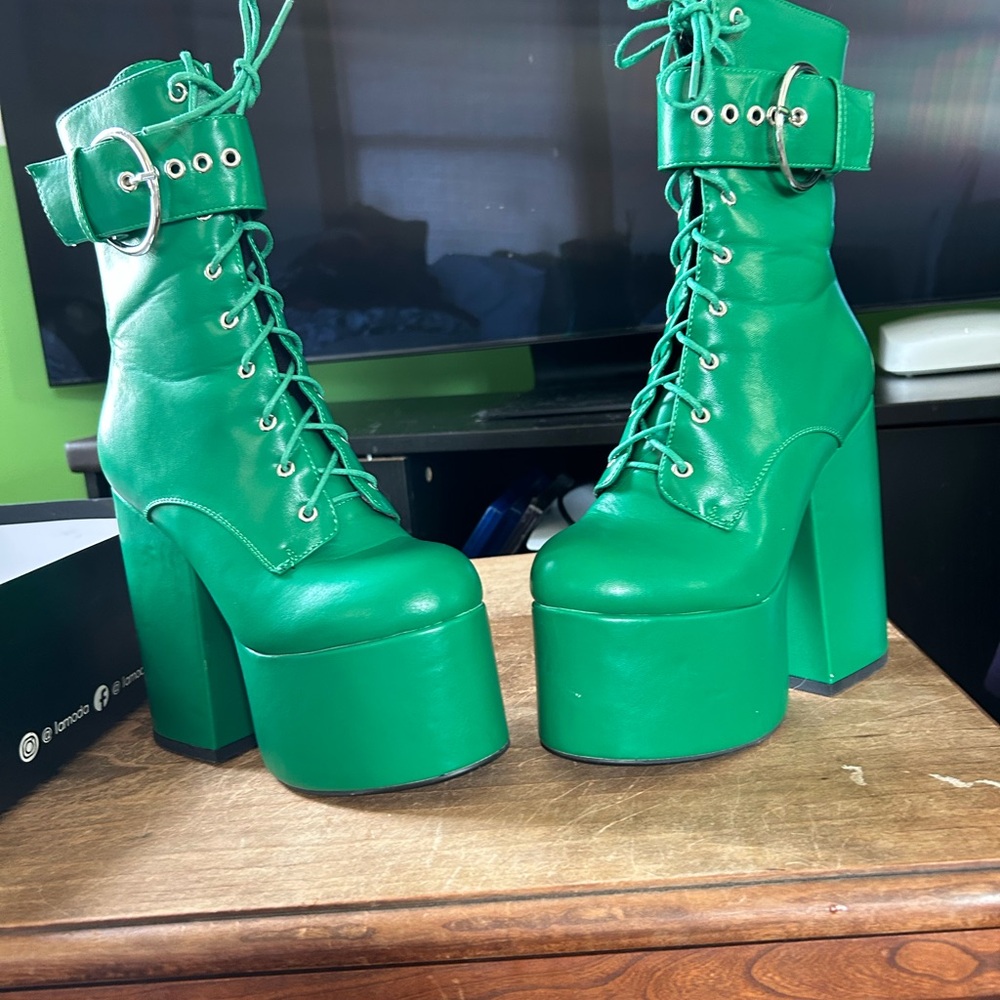 Chic Green Platform Ankle Boots - Picture 6 of 9